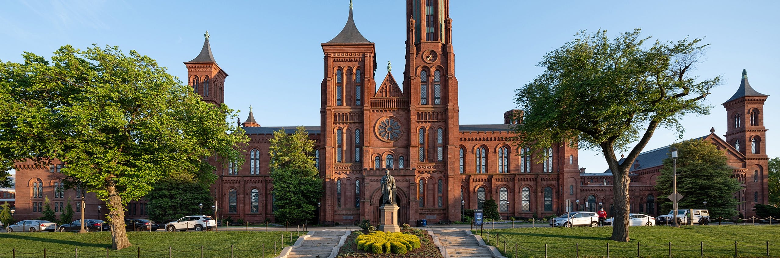 panoramic photo of the Smithsonian Castle building